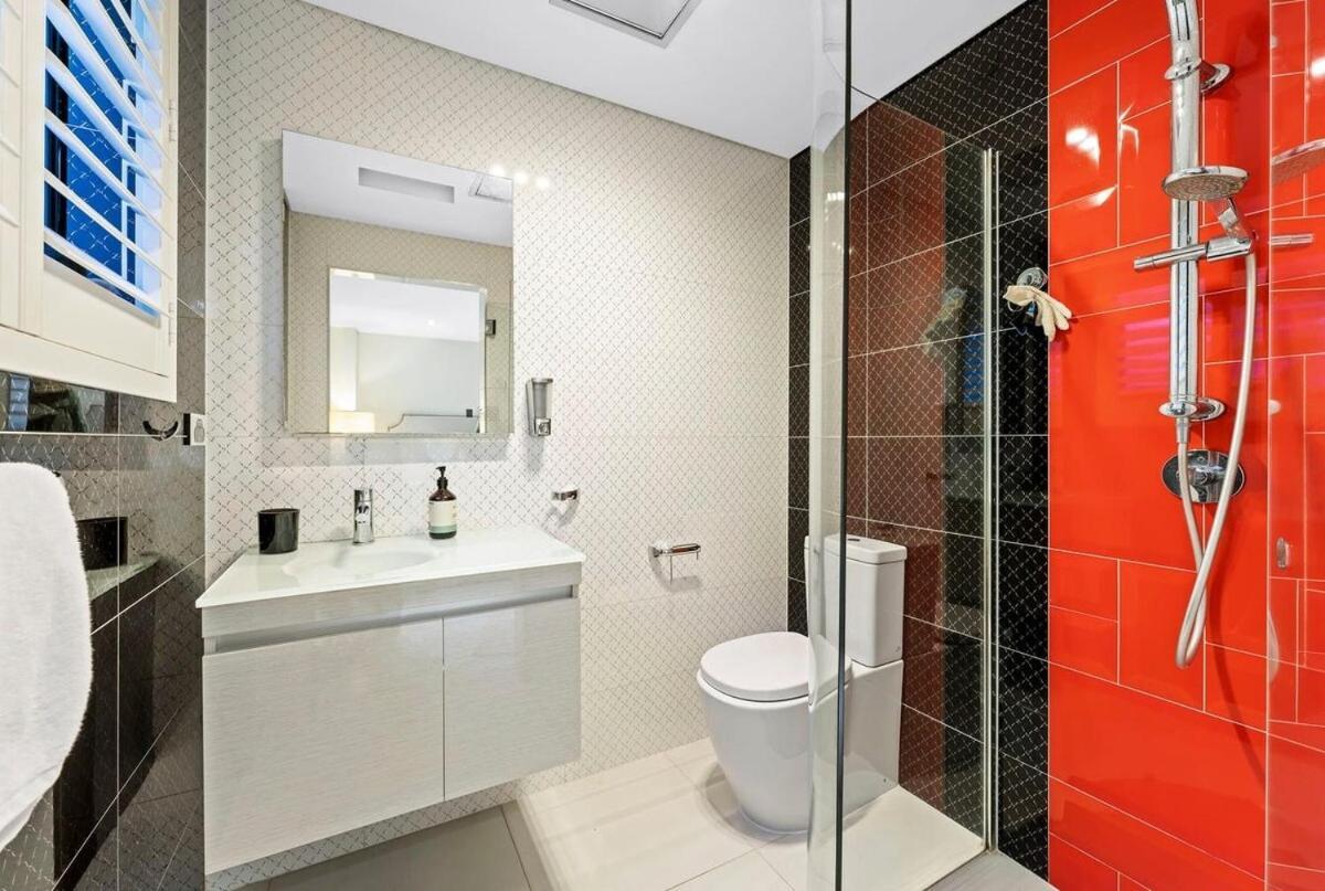 Drummoyne Luxury 5br With Pool & River Views