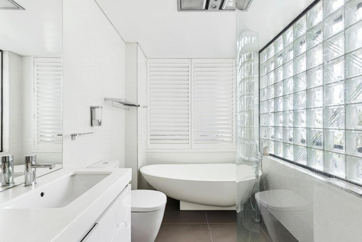 Drummoyne Luxury 5br With Pool & River Views Villa