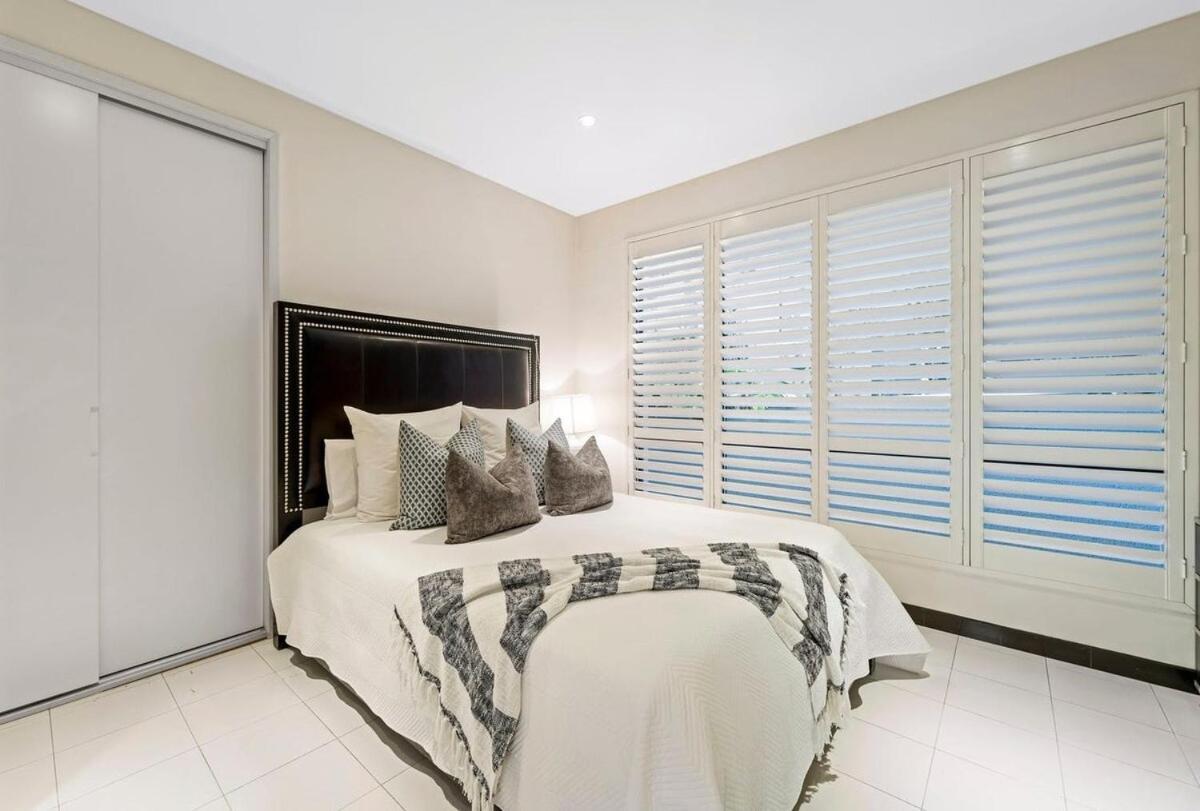 Villa Drummoyne Luxury 5br With Pool & River Views