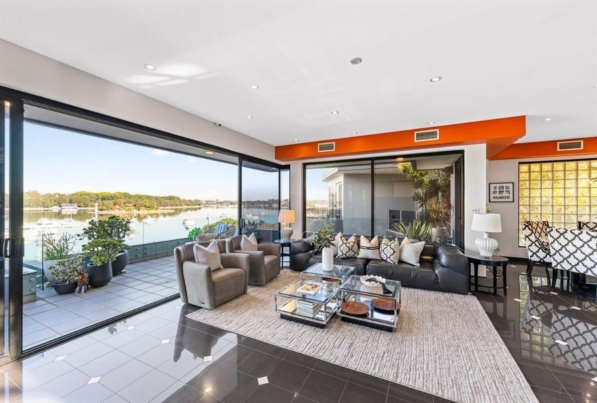 Drummoyne Luxury 5br With Pool & River Views Villa