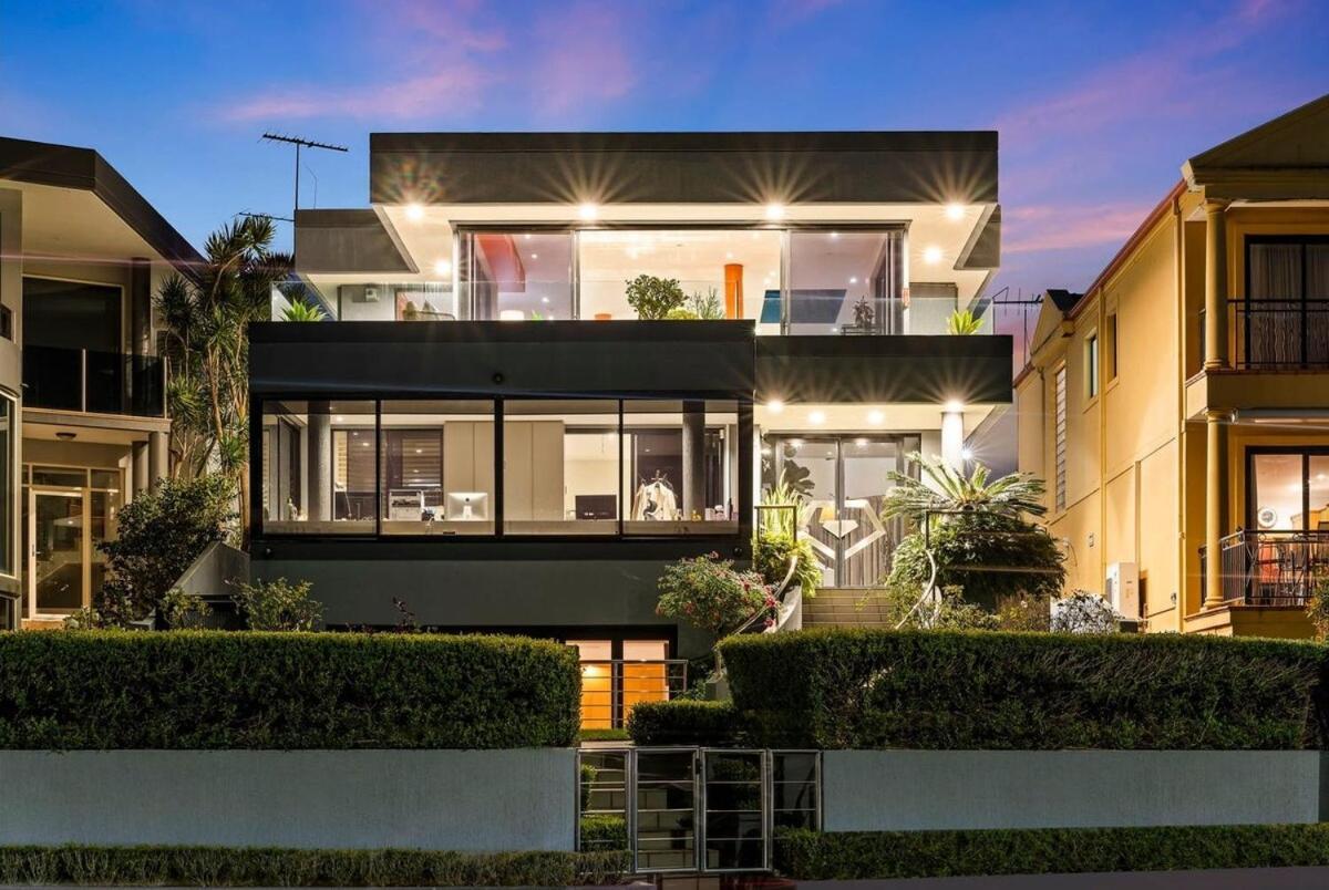 Drummoyne Luxury 5br With Pool & River Views Villa