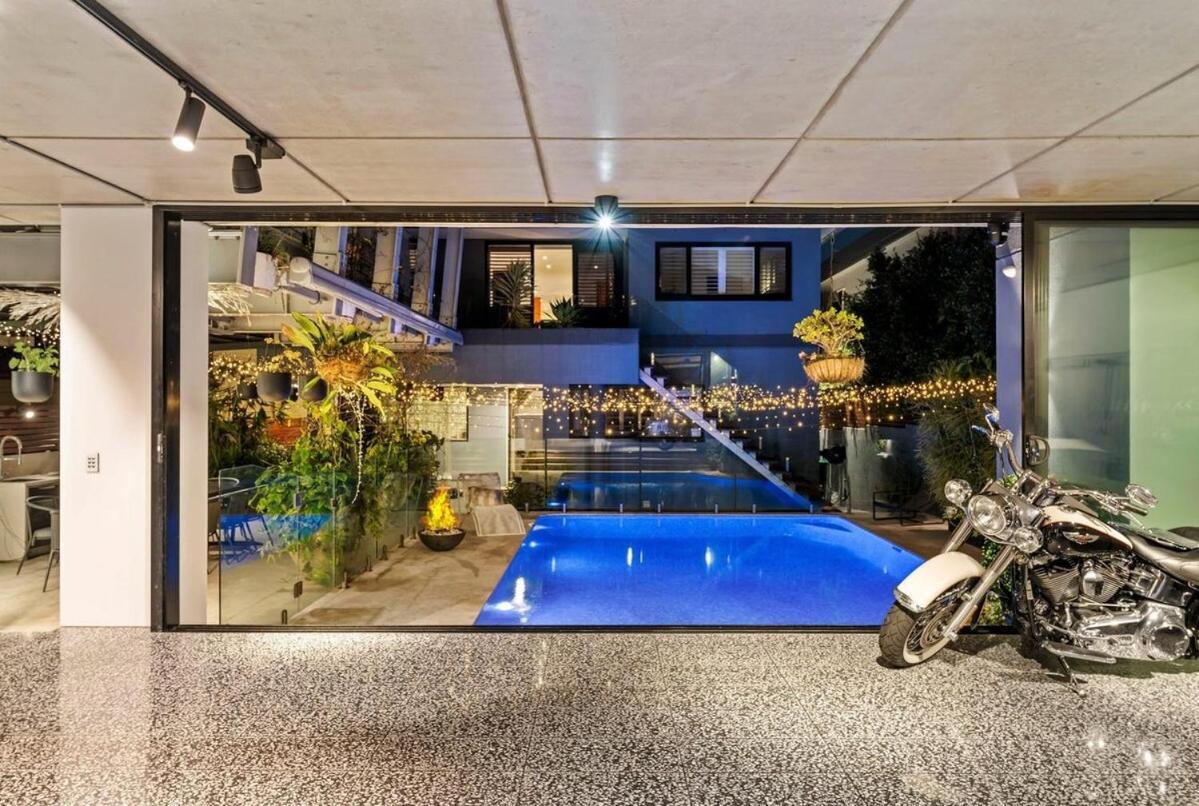Drummoyne Luxury 5br With Pool & River Views Villa